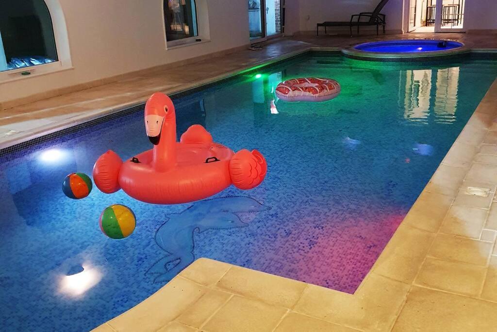 Country Manor House With Indoor Pool And Hot Tub Villa Rochester  Exterior photo